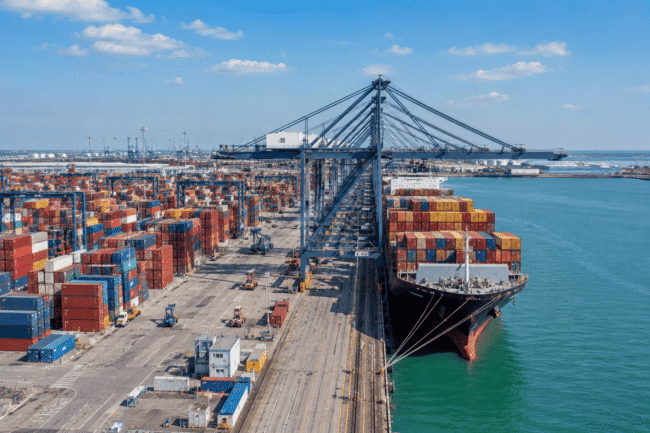 Best UK Ports for International Cargo Shipping